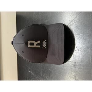 RHÔNE Hybrid Peak Matte Black Fit Flex Hat - OS